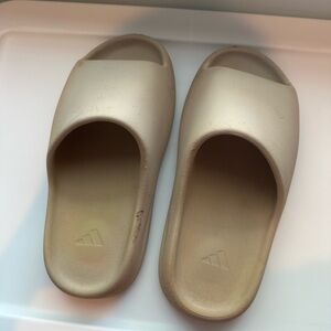 Yeezy Slides ‘Bone’ M9/W10